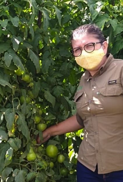 Lucina Moreira em visita a roça do produtor Marcus Aurélio