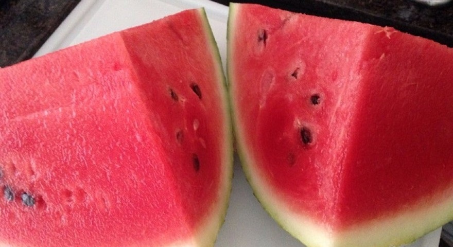 Melancia Red Heaven cultivada e pronta para o consumo