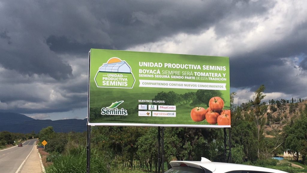 Ubicada en el kilómetro 3 de la vía principal Sutamarchán -Villa de Leyva en Colombia.