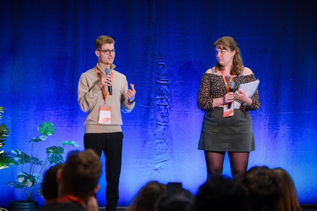 Studenten in de spotlight geven hun één-minuutpitch