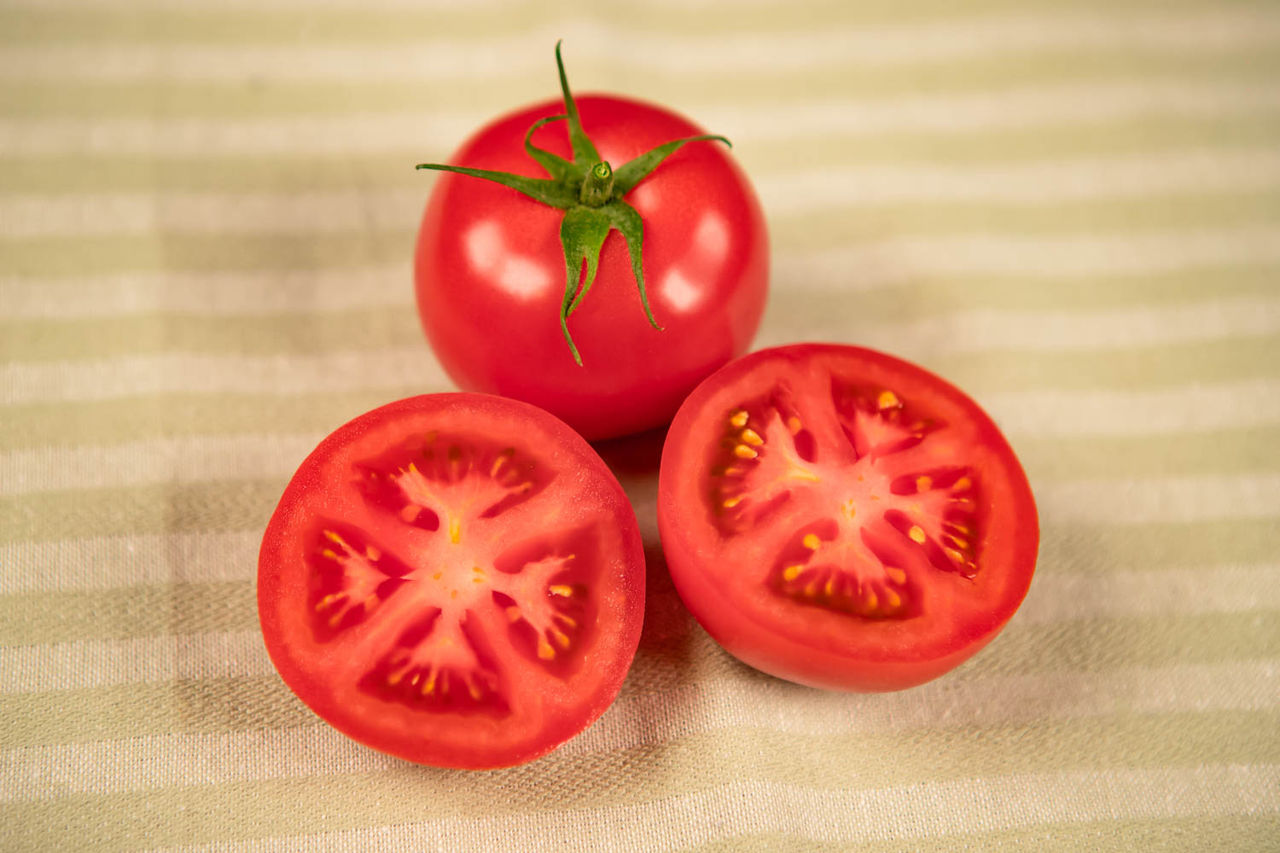 pomidory w przekroju